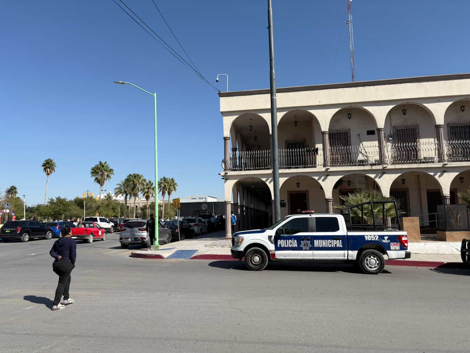 Alcaldesa de Frontera reduce plantilla laboral y negocia adeudos con ISSSTE