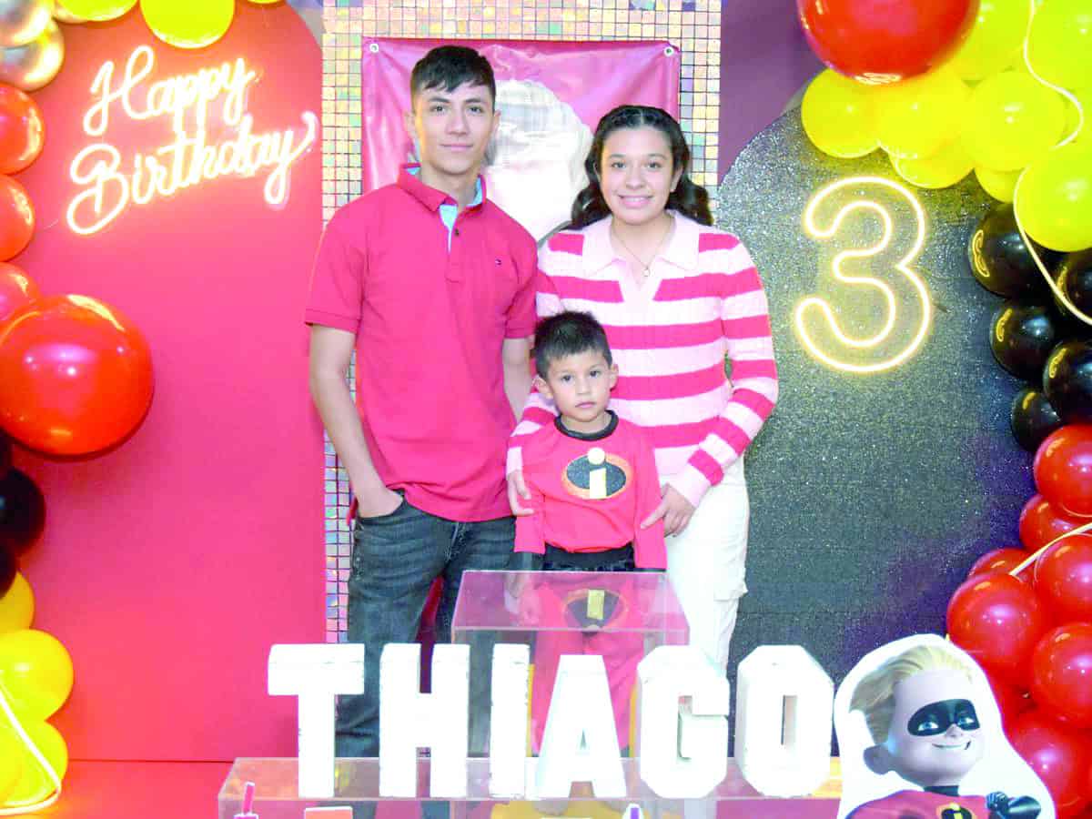 Familia y amigos se reúnen para festejar el cumpleaños de Thiago Santiago