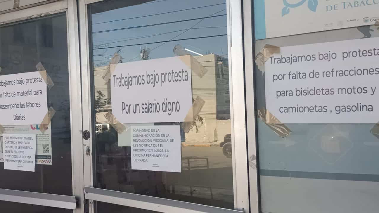 Carteros de Monclova protestan por condiciones laborales en su Día