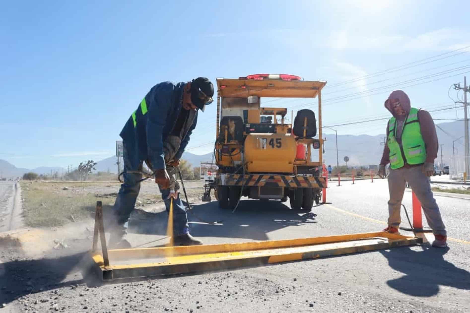 Saltillo habilita carril de desaceleración y vuelta en U para mejorar seguridad vial