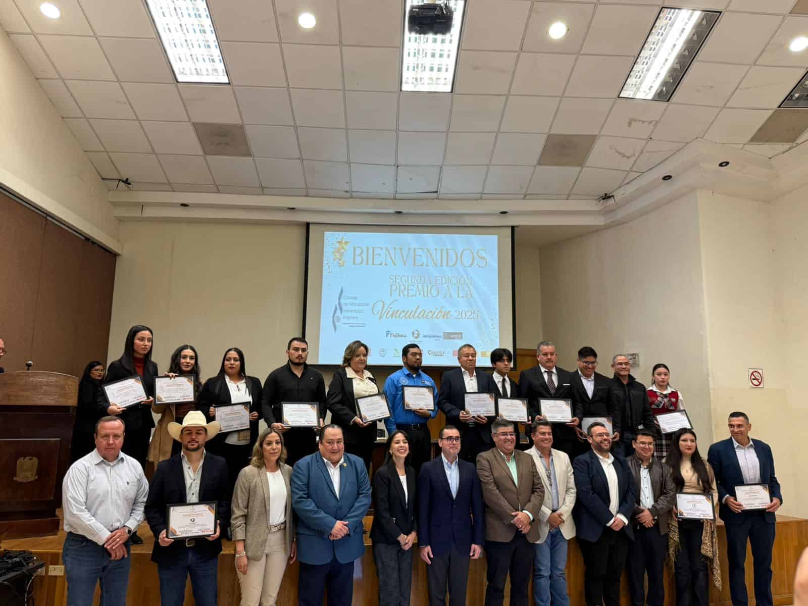 Premio a la Vinculación 2025: reconocen a estudiantes y empresas en Nueva Rosita