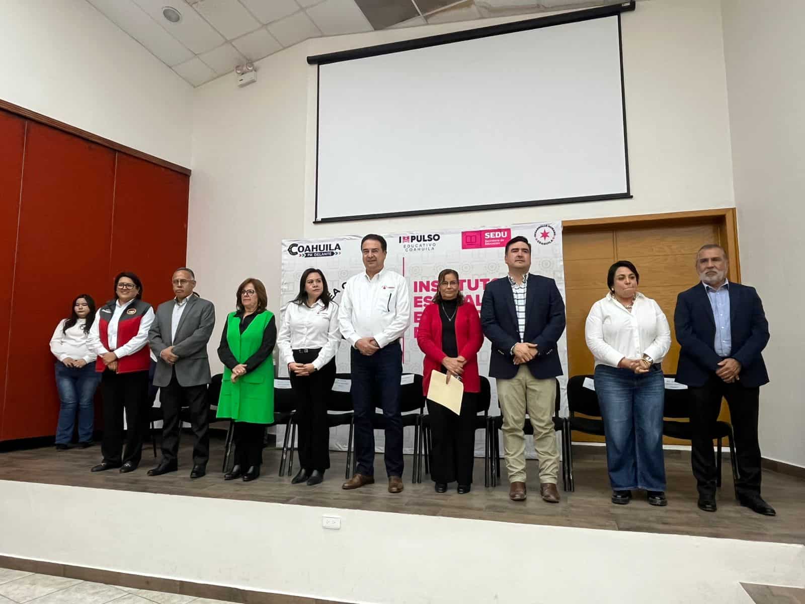 IEEA entrega certificados de estudio a 50 personas en Ciudad Acuña