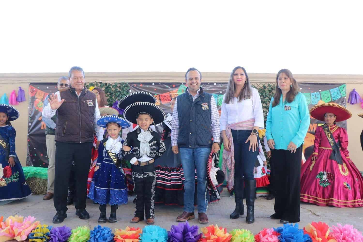 Ensombreran a Yesica como Adelita de la Esc. Miguel Arizpe en la ciudad de Nueva Rosita