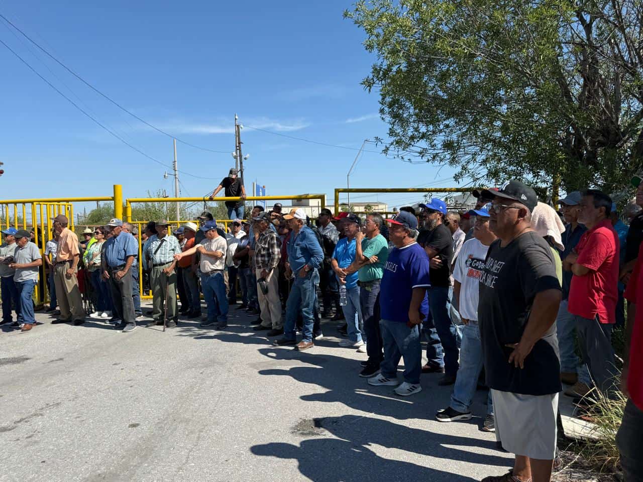 Ismael Leija Escalante asegura atención a trabajadores en Monclova