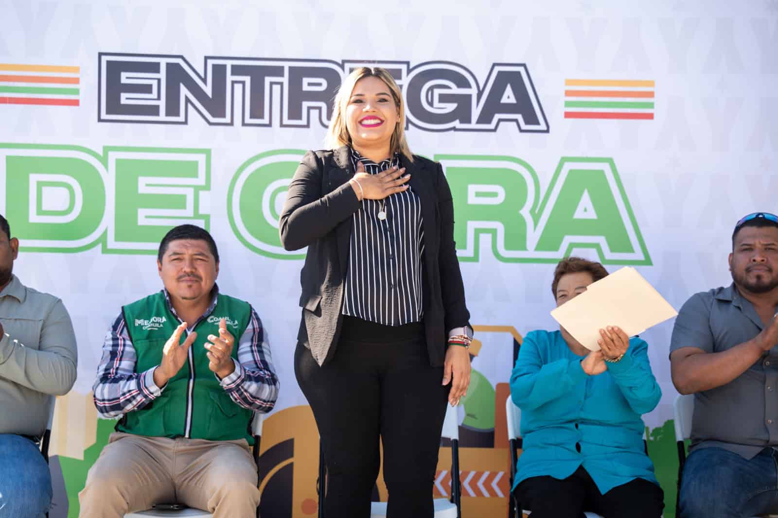 Yesica Sifuentes Zamora entrega obra de pavimentación en Castaños