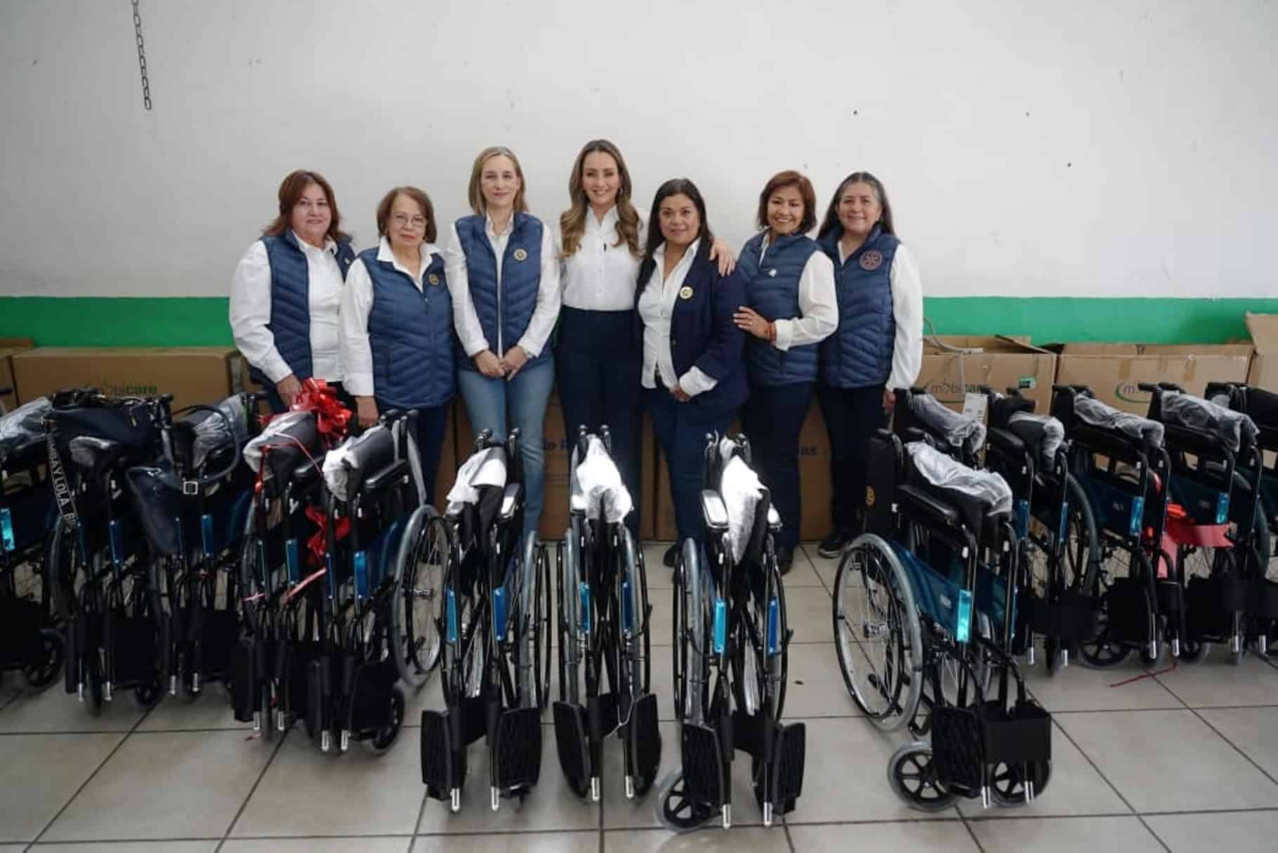Club Rotarios entrega 23 sillas de ruedas a saltillenses con discapacidad