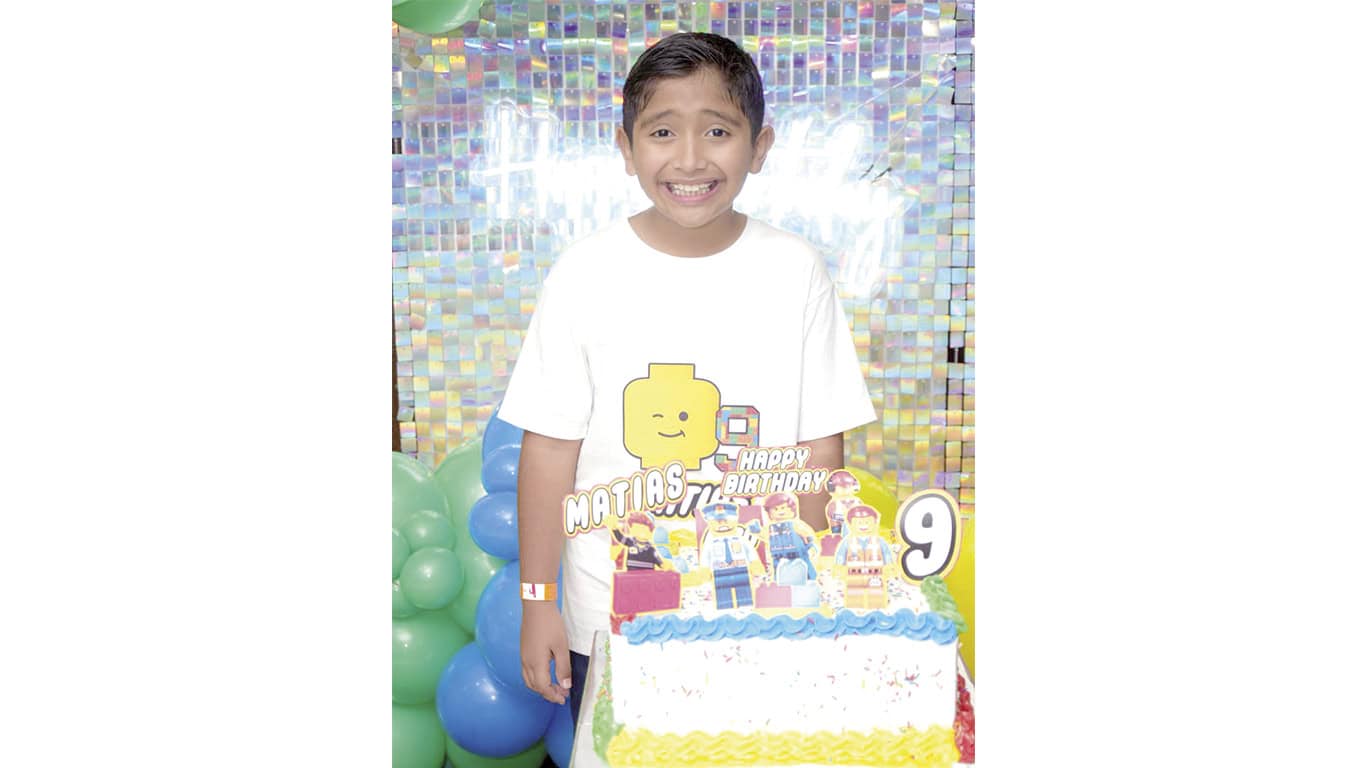 Matías Amador celebra su noveno cumpleaños con fiesta temática Lego