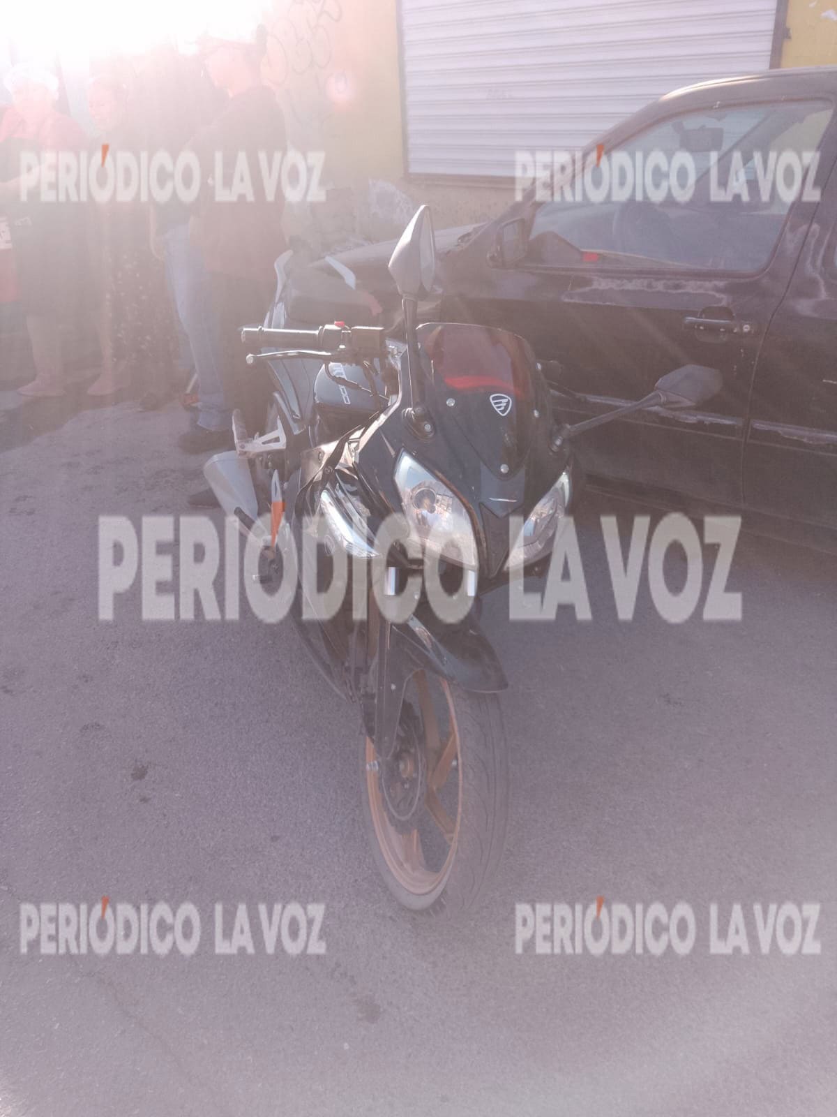 Motociclista ignora señal de alto y causa accidente en Monclova