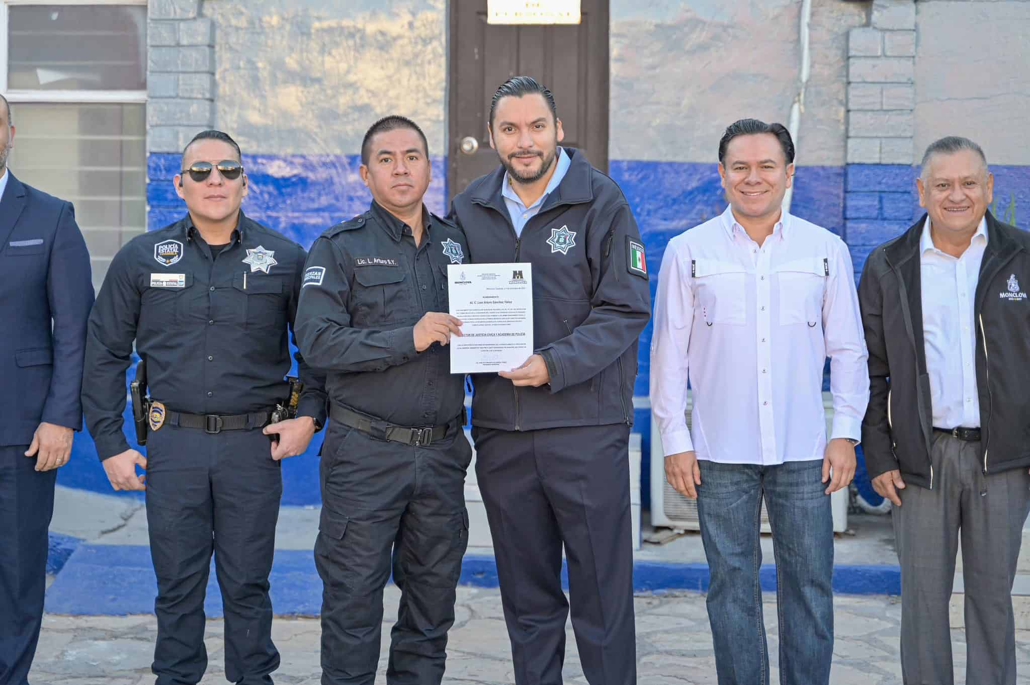 Carlos Villarreal entrega nombramientos oficiales en Seguridad Pública de Coahuila