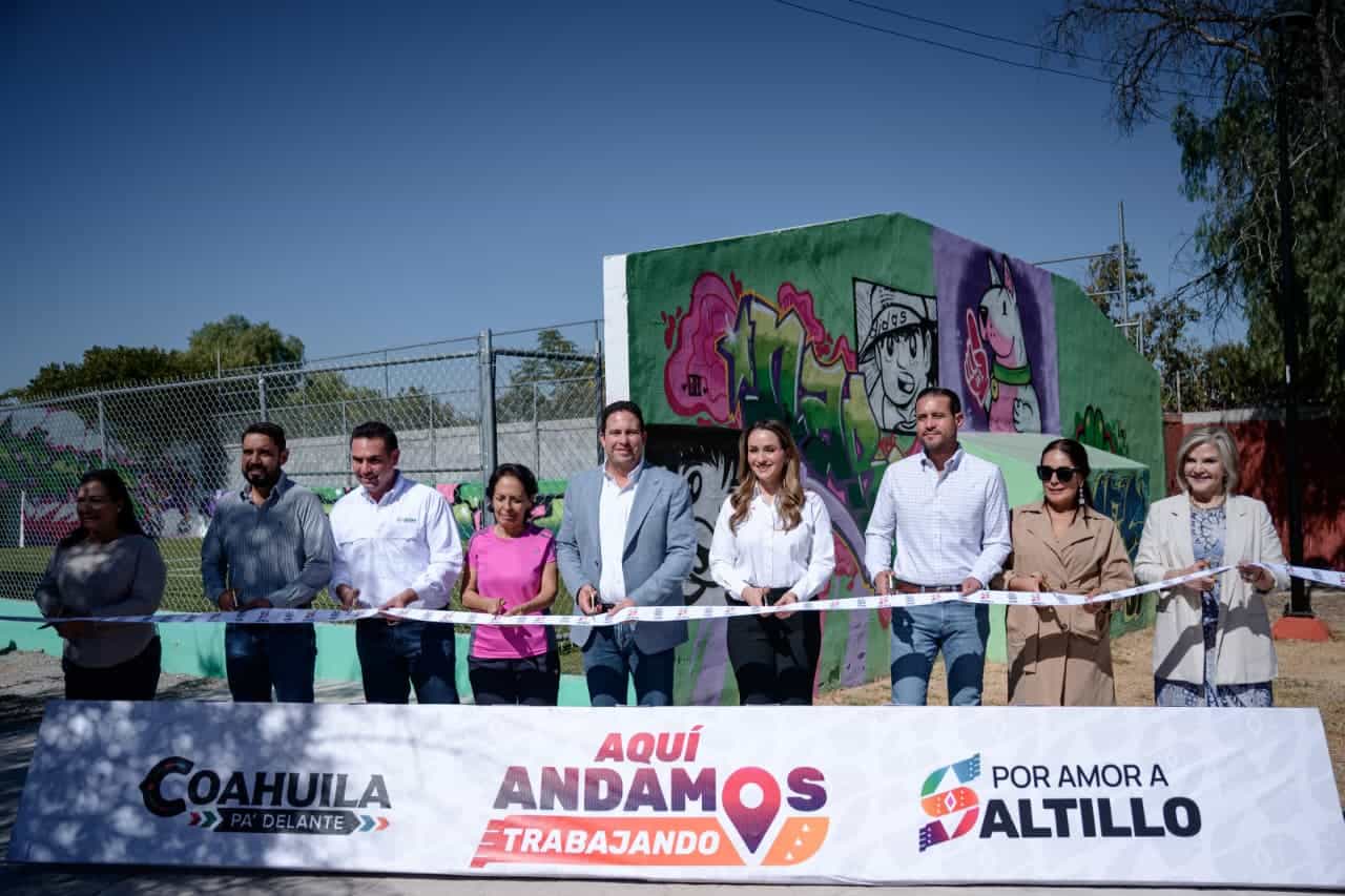 Javier Díaz González entrega rehabilitación de plaza en Saltillo