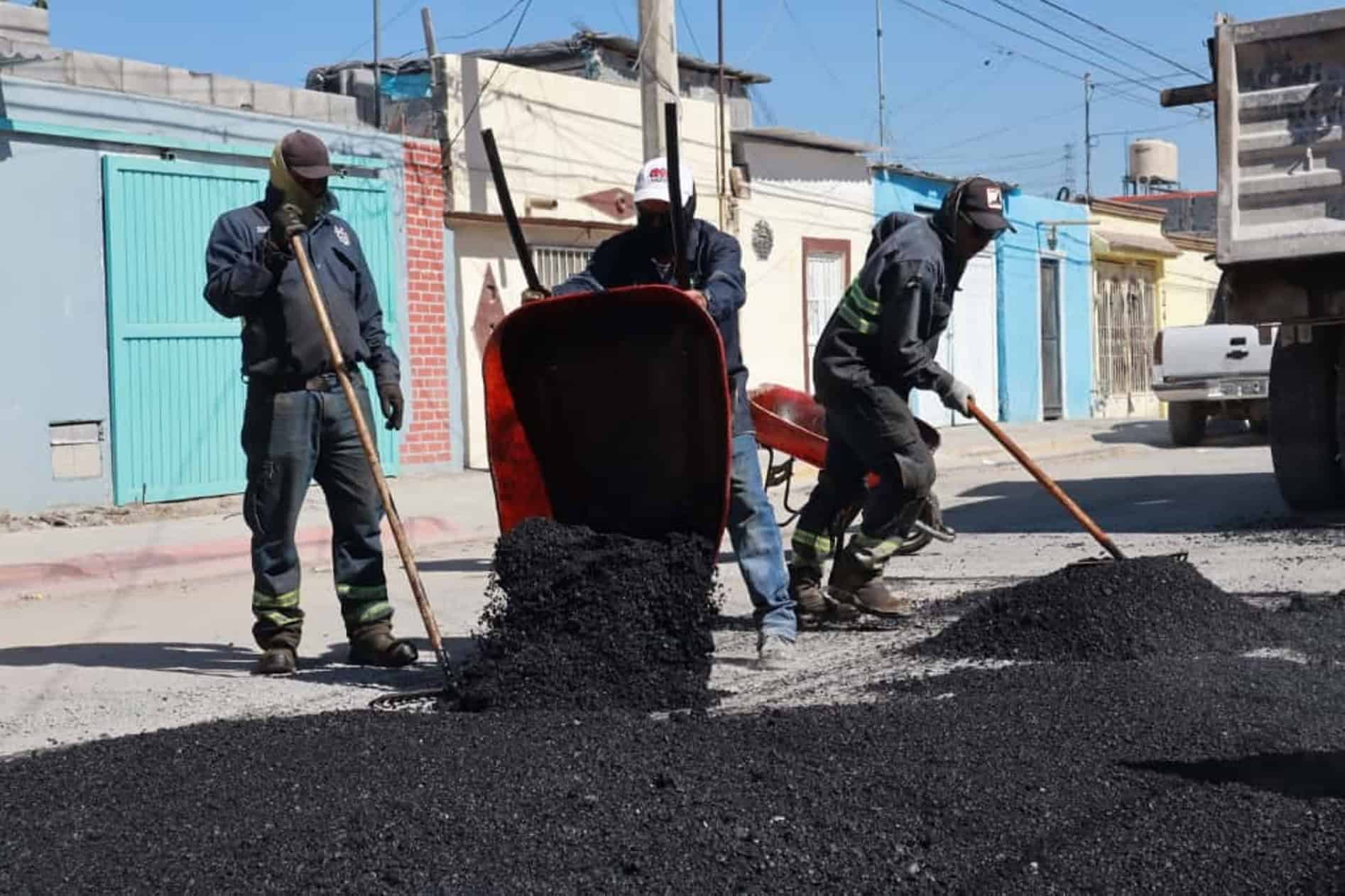 Saltillo refuerza su programa de bacheo en calles de la ciudad