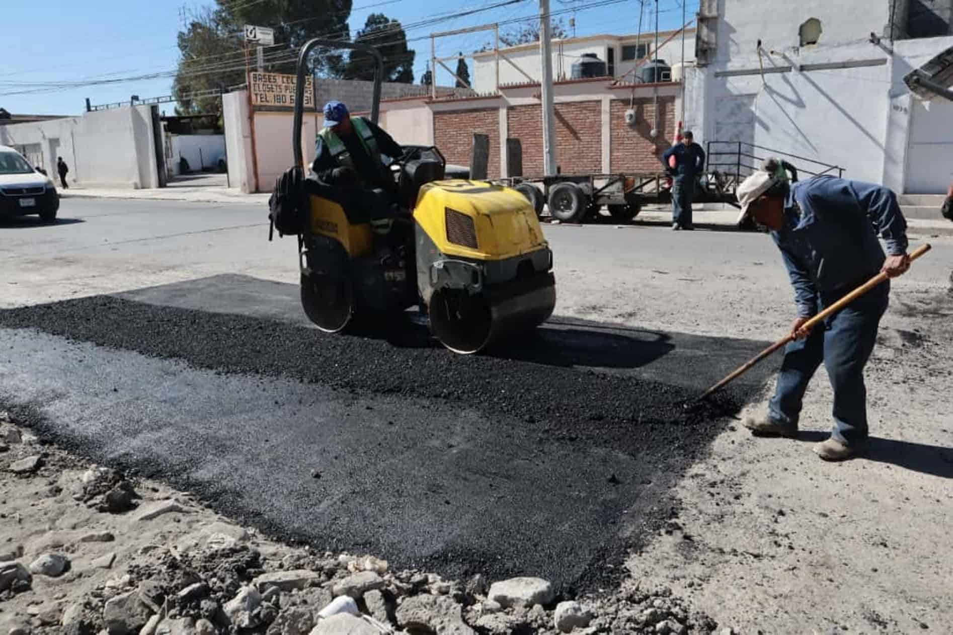 Saltillo refuerza su programa de bacheo en calles de la ciudad