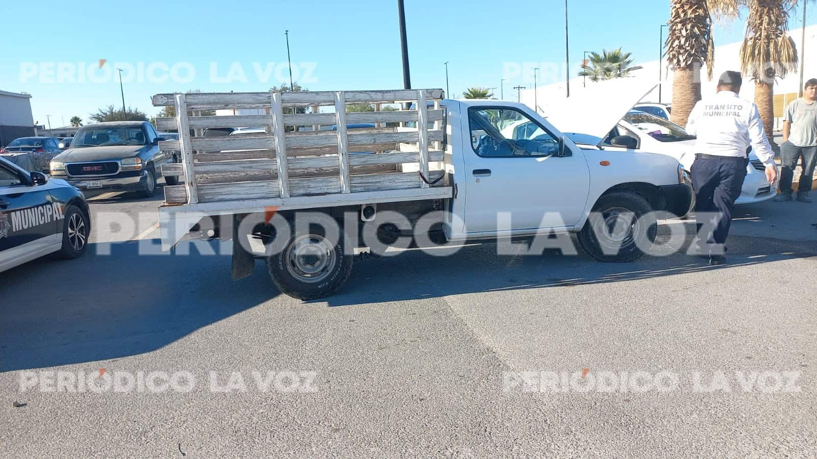 Choque entre Nissan Sentra y Estaquitas en Monclova: no hay lesionados