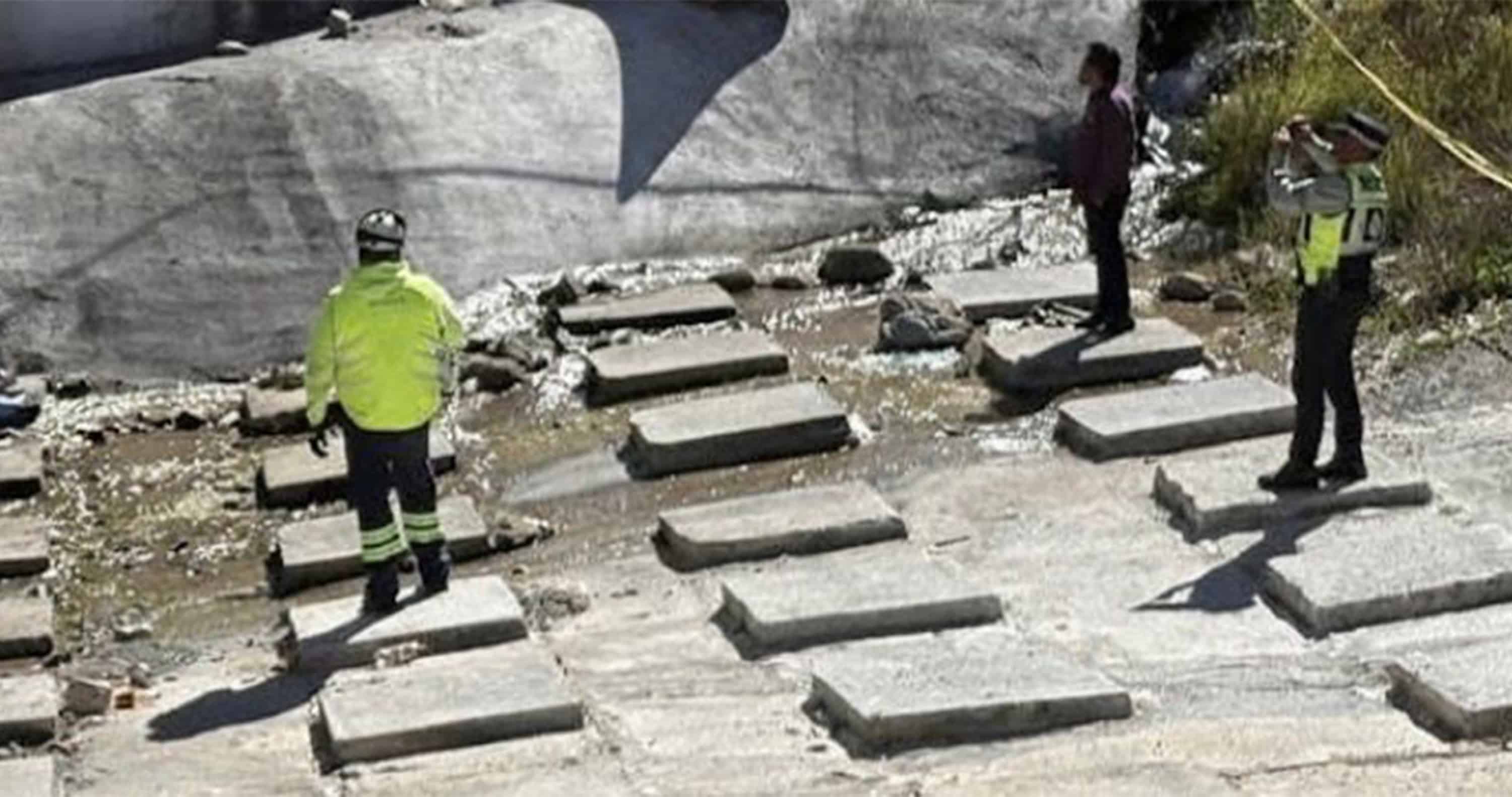 Muere operador de tráiler tras caer de un puente en el tramo Los Chorros