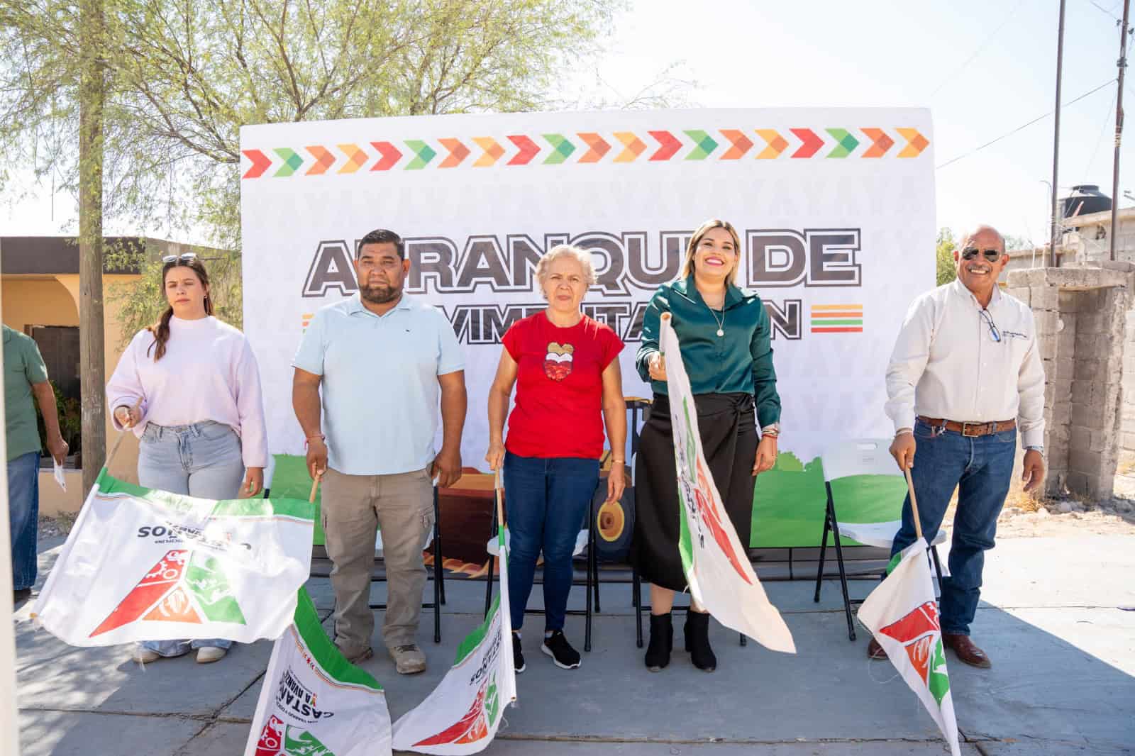 Alcaldesa Yesica Sifuentes da banderazo a obras en Castaños