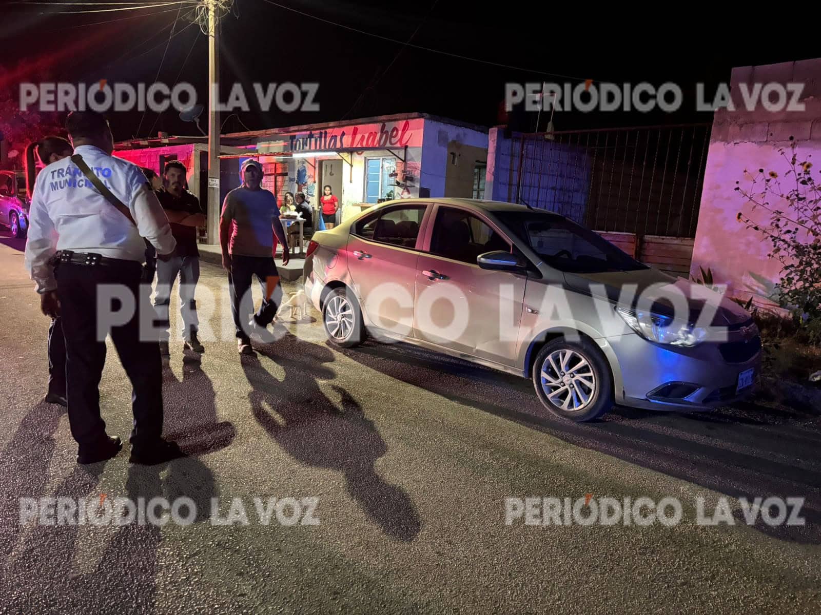 Accidente vehicular en Otilio Montaño genera intervención de autoridades