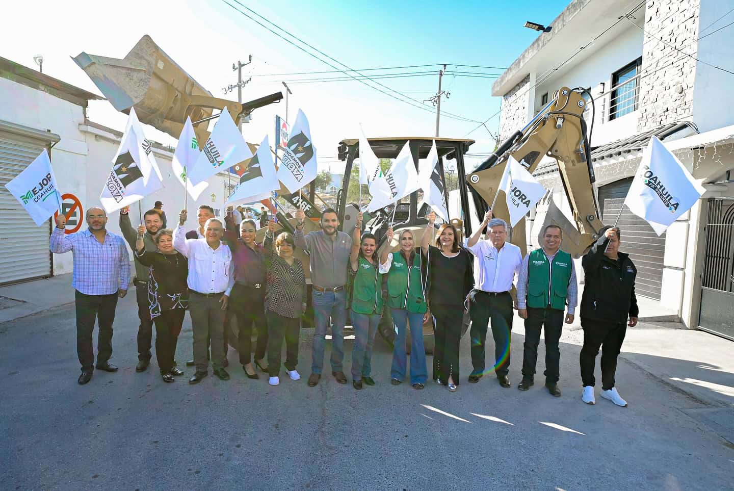 Carlos Villarreal Pérez arranca recarpeteo en Calle 12 de Monclova