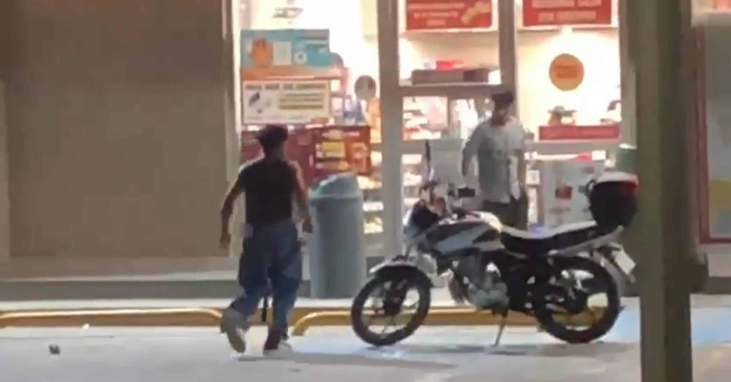 Jóvenes agreden a empleados de Oxxo en Ramos Arizpe por cerveza