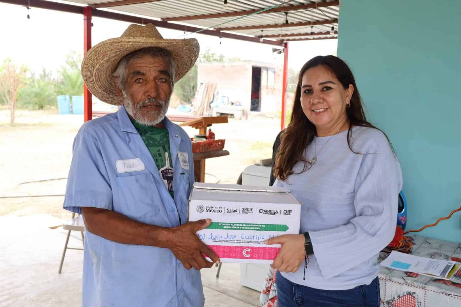 DIF San Juan de Sabinas entrega asistencia social alimentaria en Ejido Zaragoza