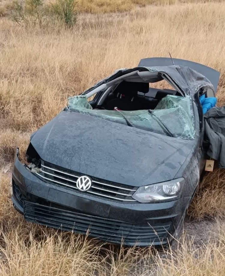Hallan vehículo volcado en la autopista Premier: se buscan responsables