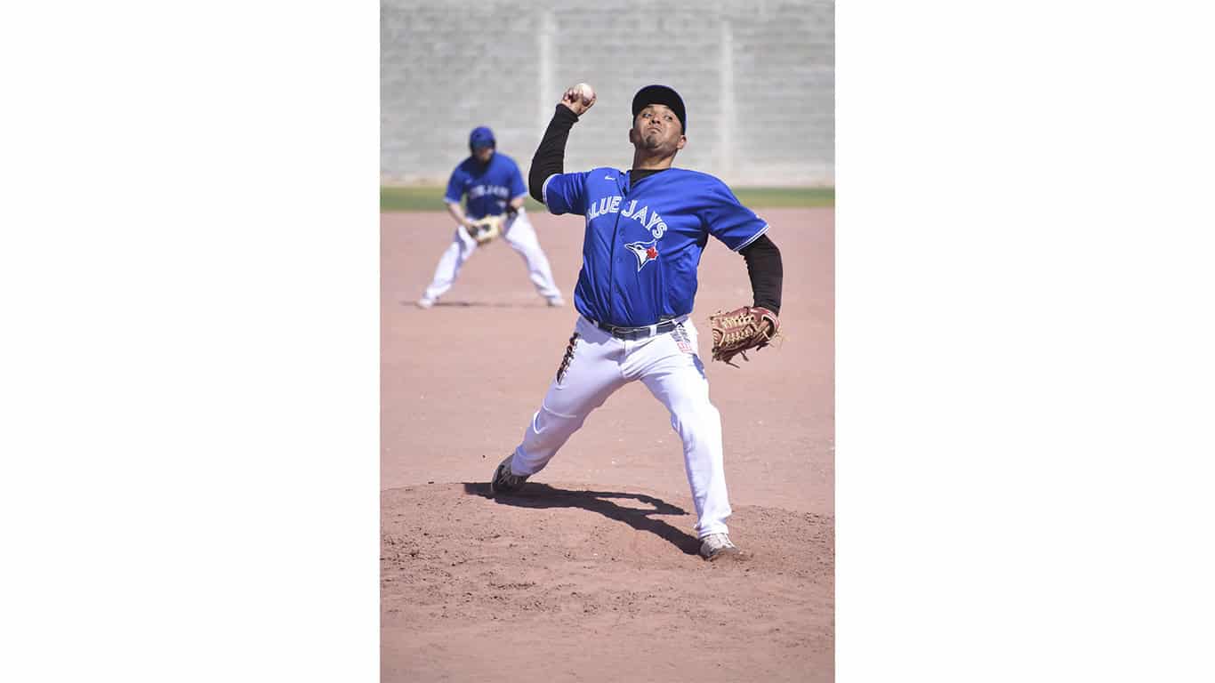 Blue Jays vencen a Gallos de Estancias y lideran la Liga de Béisbol