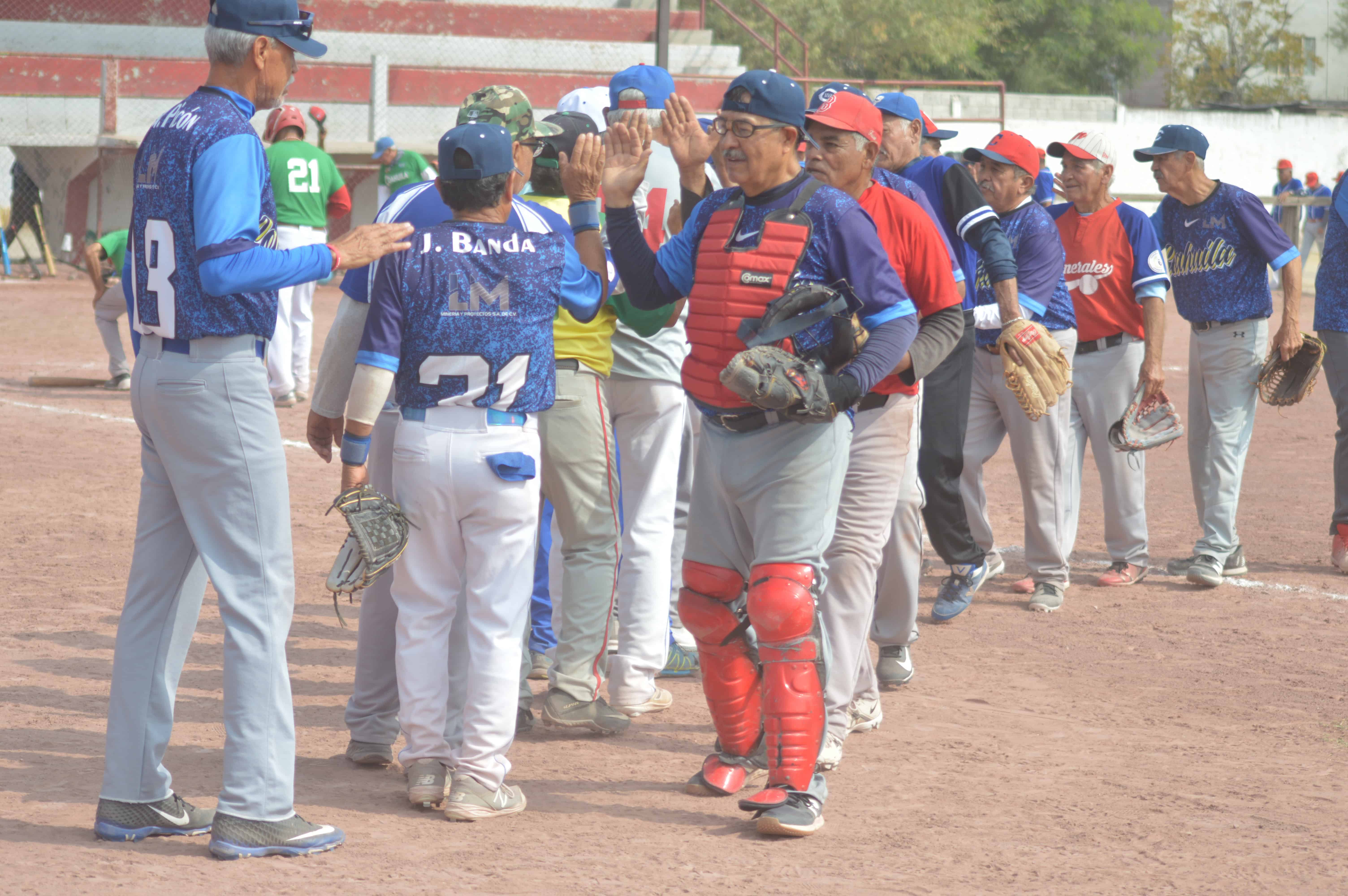 Monclova gana 14-11 a Saltillo en torneo de béisbol 70 años