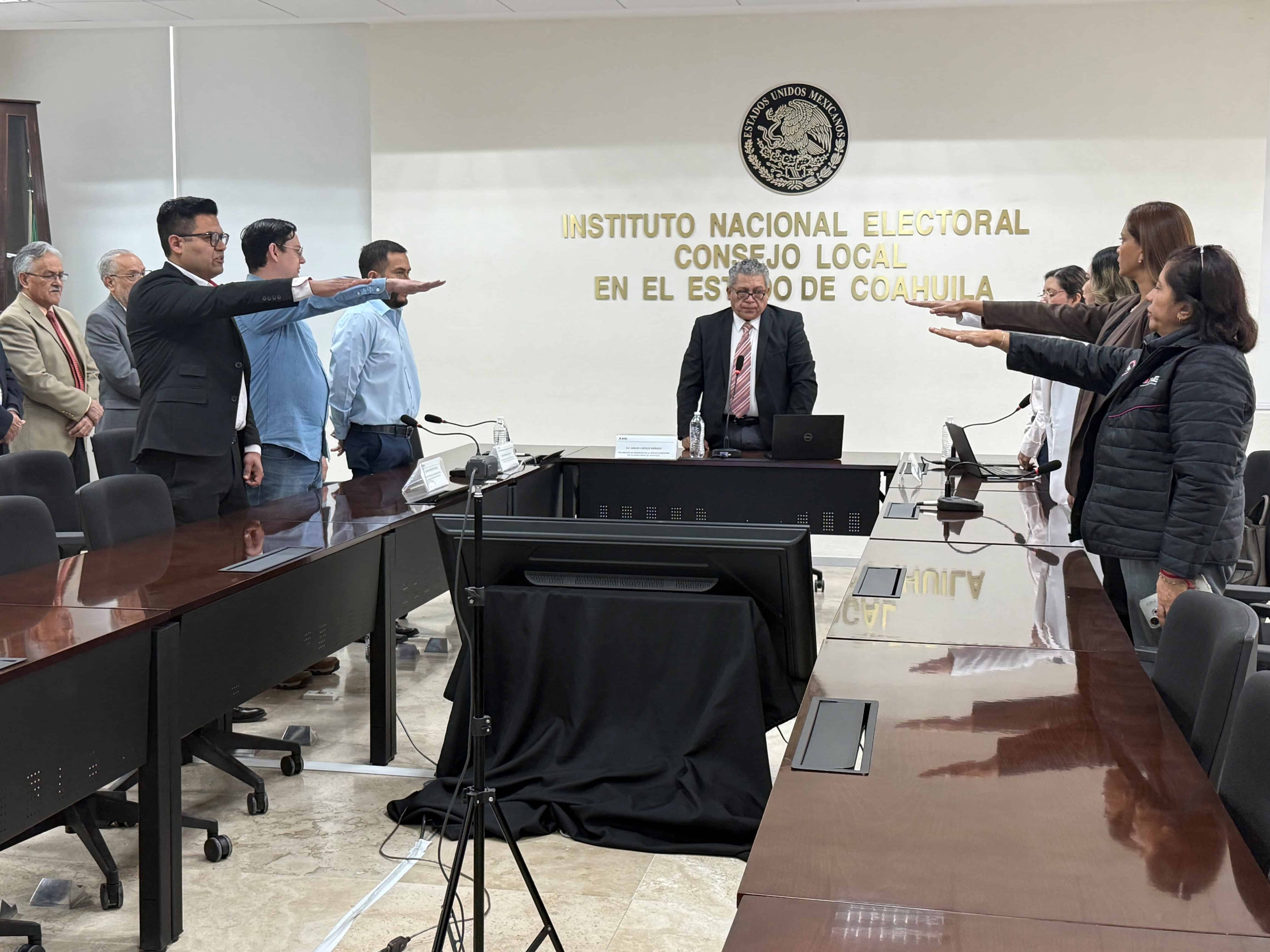 Miguel Castillo Morales toma protesta como encargado del INE en Coahuila