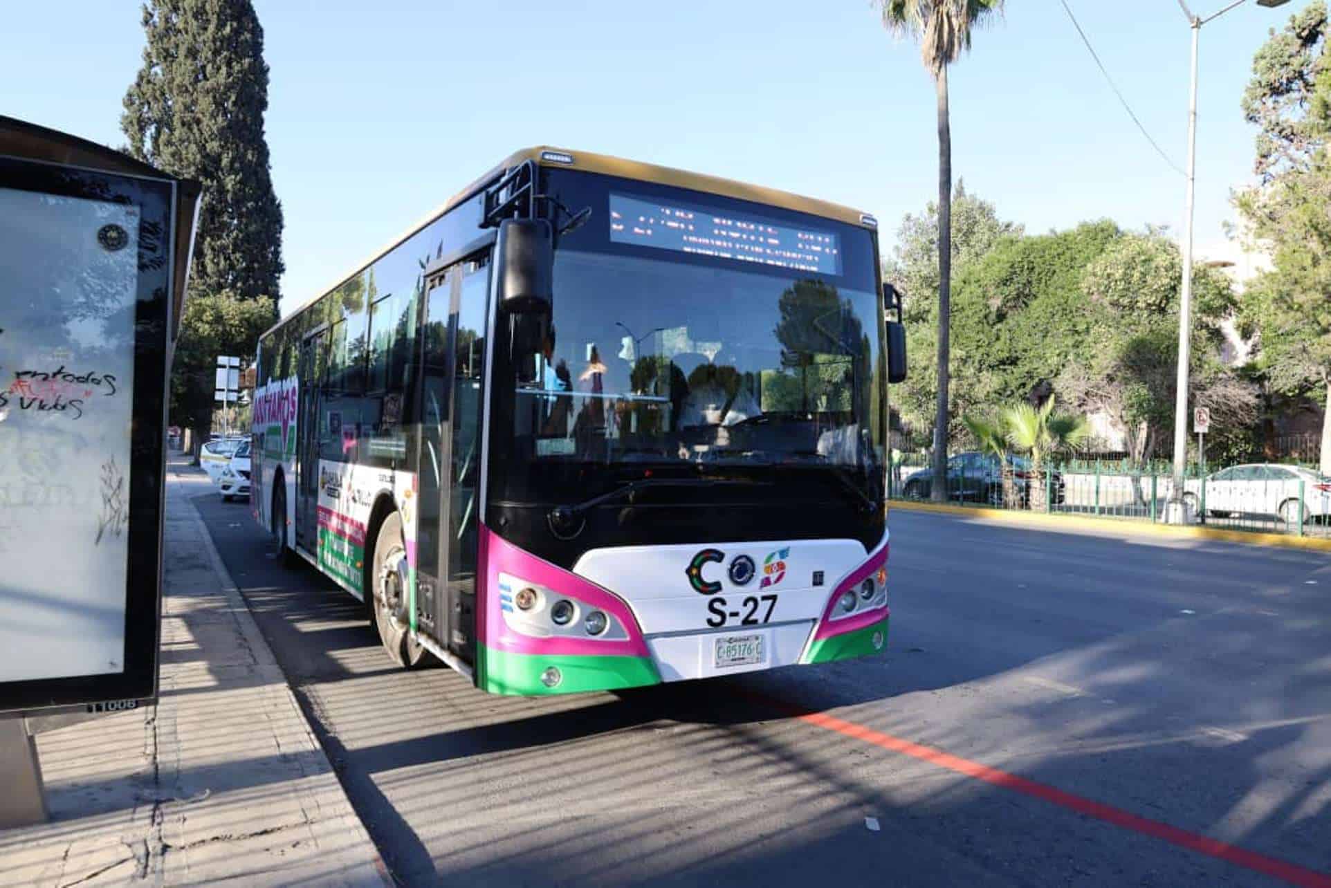 Ajuste en ruta Aquí Vamos Gratis por desfile cívico deportivo en Saltillo