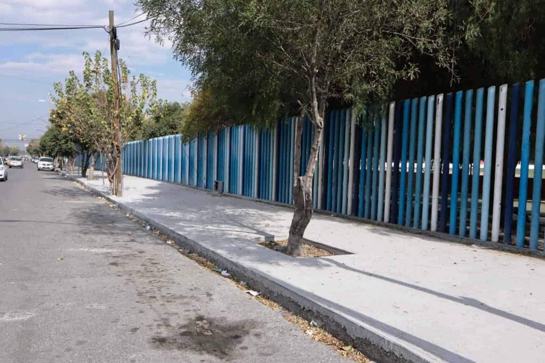 Inicia rehabilitación de banquetas en parque Abraham Curbelo de Saltillo