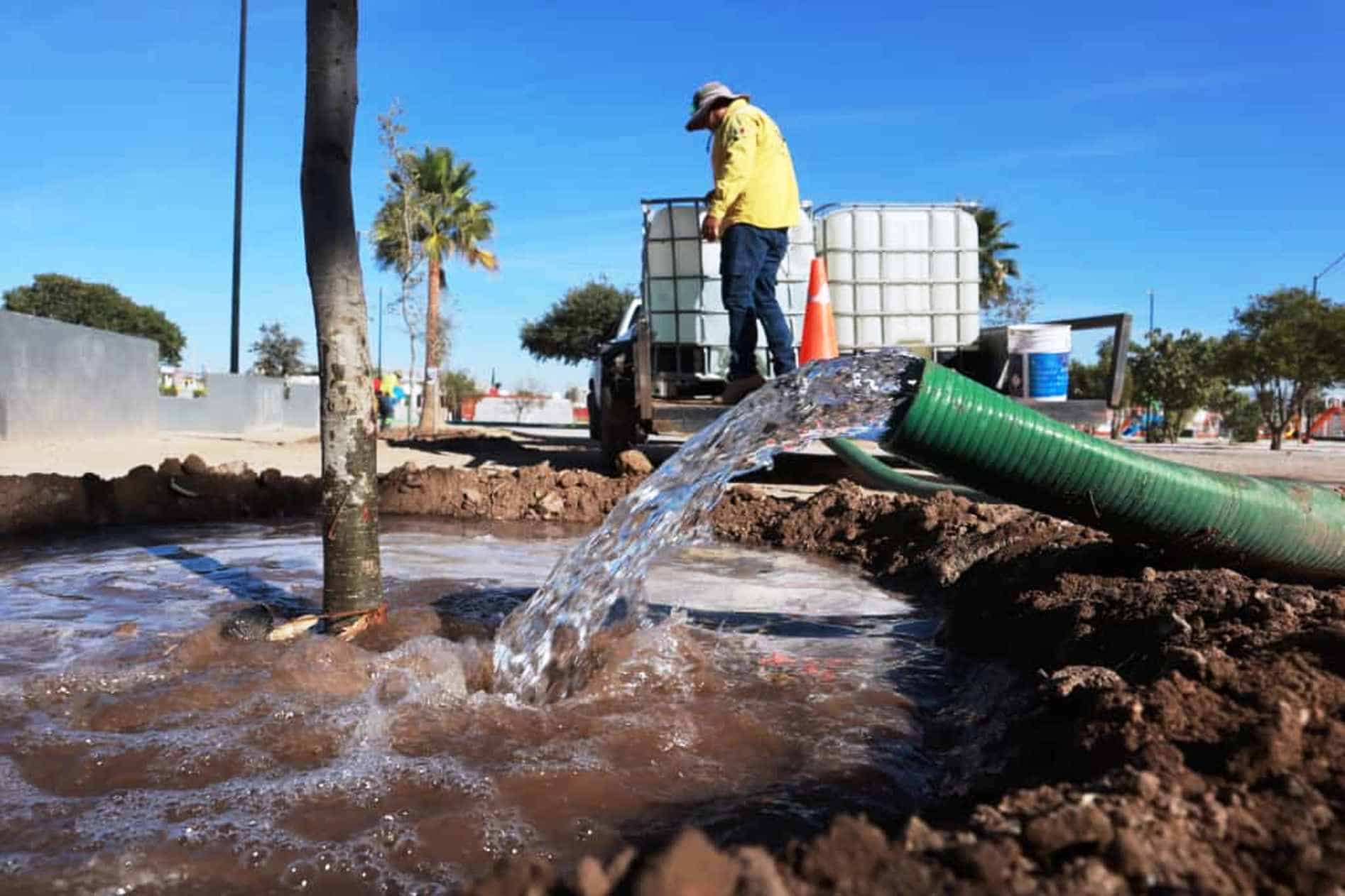 Saltillo utiliza agua tratada para el mantenimiento de áreas verdes