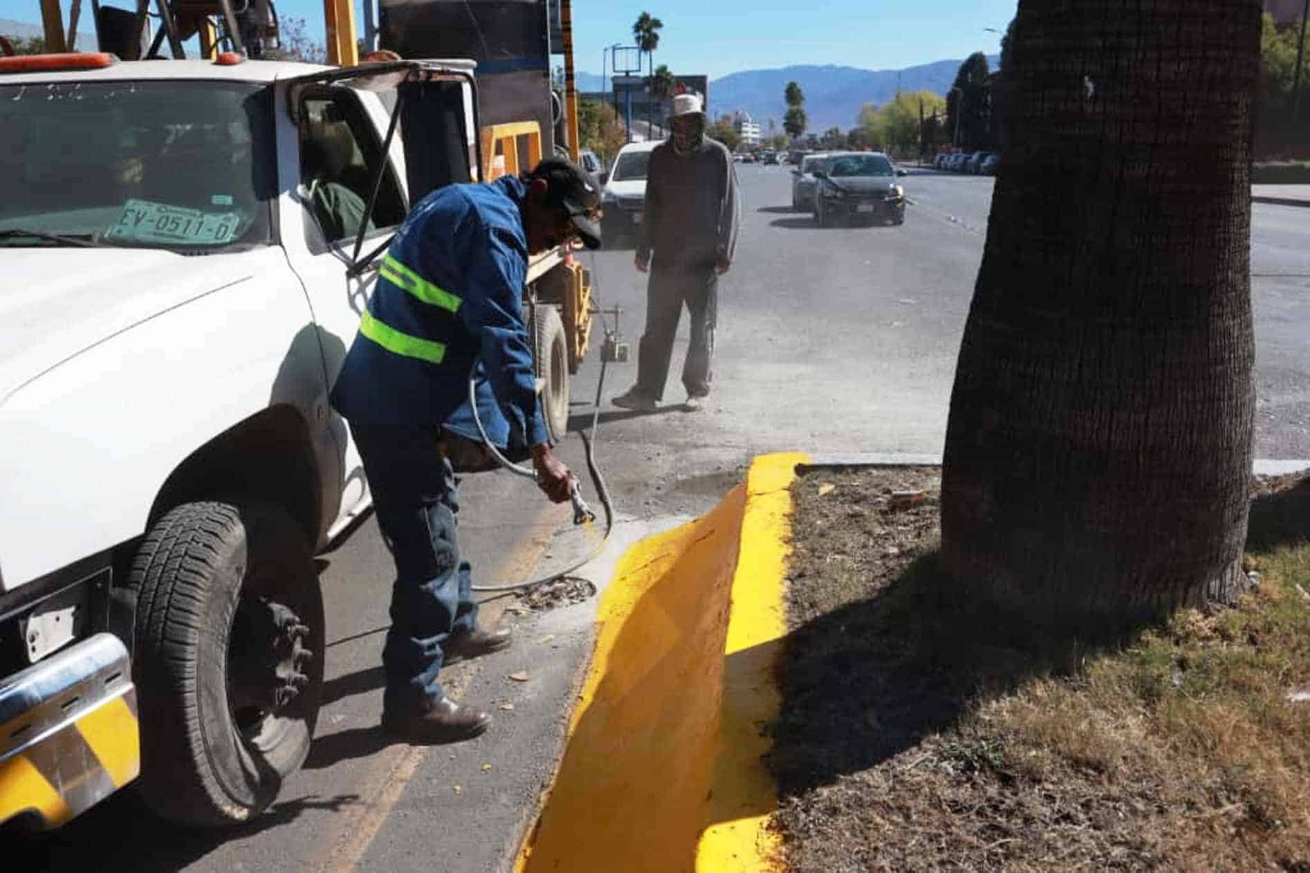 Saltillo utiliza agua tratada para el mantenimiento de áreas verdes