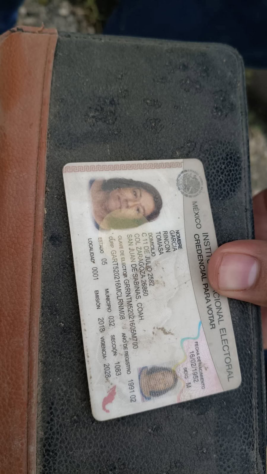 Hallan vehículo volcado en la autopista Premier: se buscan responsables