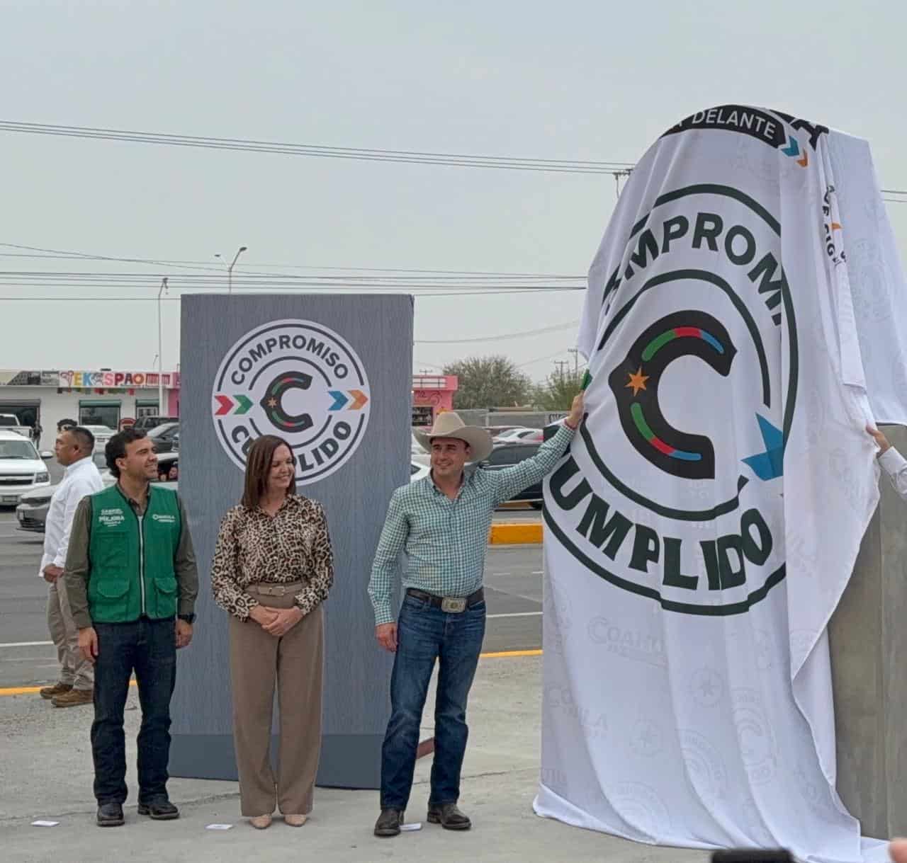 Sara Irma Pérez presenta proyectos de infraestructura al gobernador en Frontera