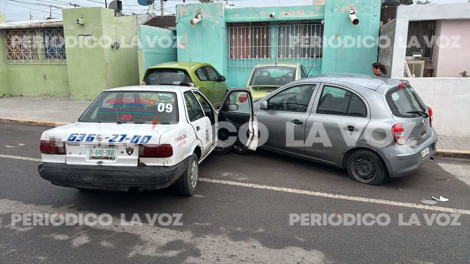 Taxista ebrio causa accidente en Monclova: daños a tres vehículos