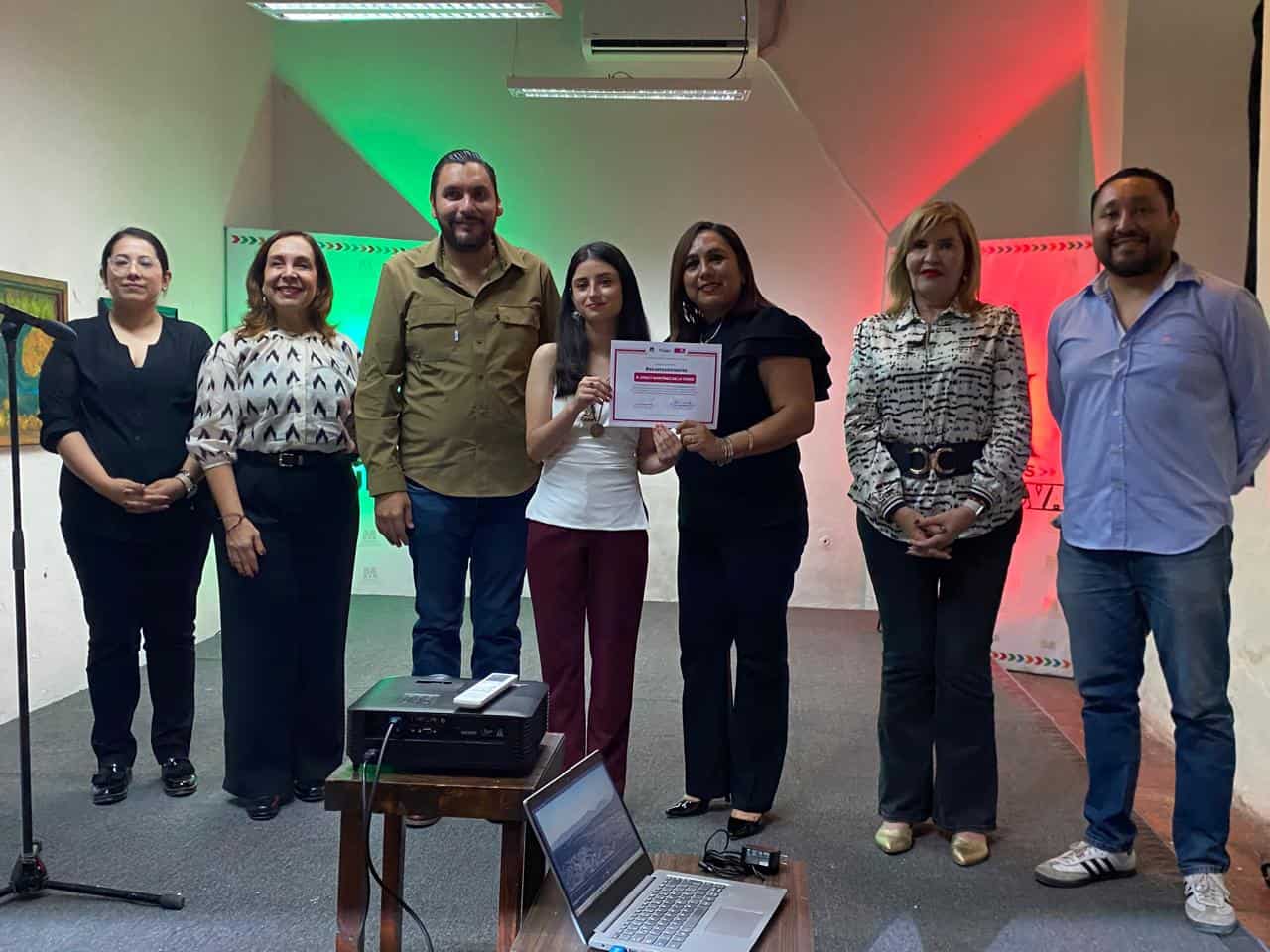 Carlos Villarreal Pérez entrega reconocimientos a jóvenes artistas en Monclova