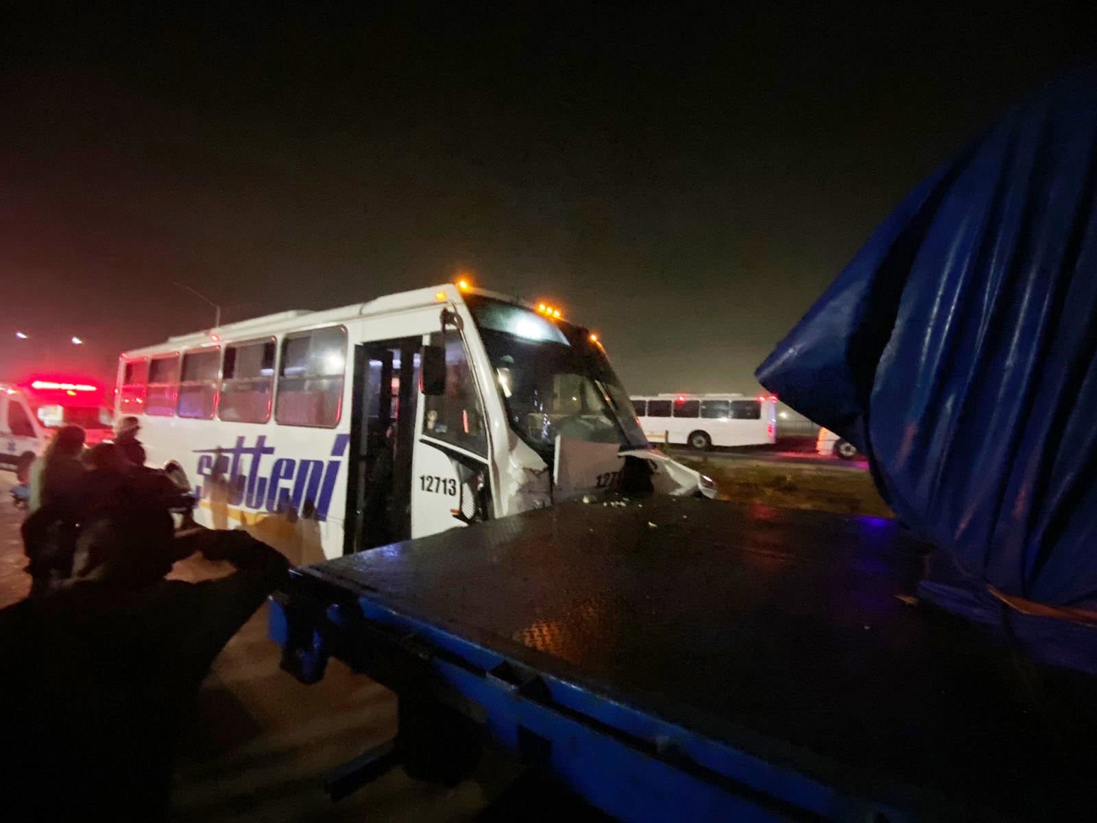 Camión de Settepi sufre accidente en Ramos Arizpe con 31 pasajeros a bordo