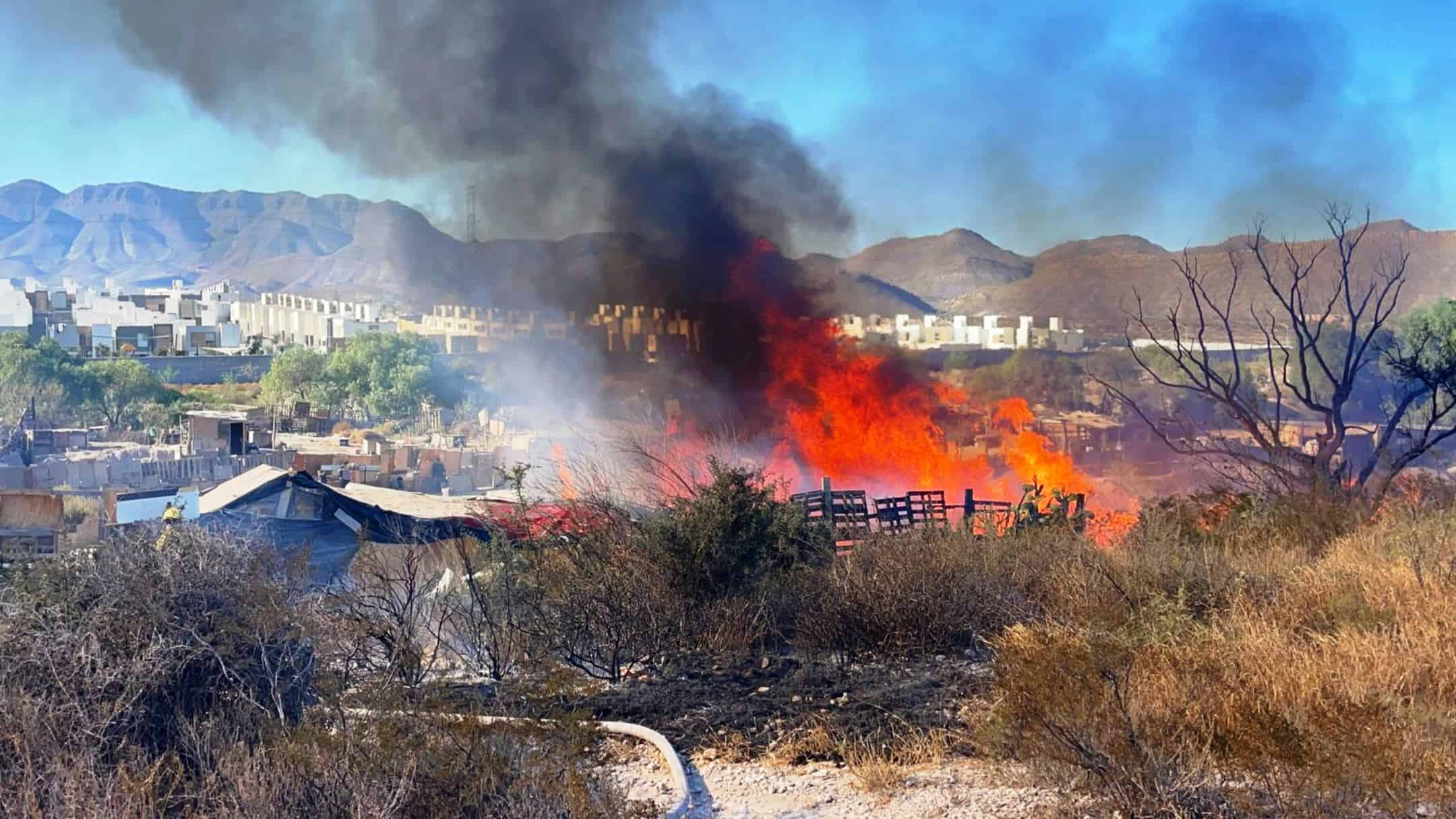 Incendio en Saltillo: alarma en colonias Omega y Nazario Ortiz Garza