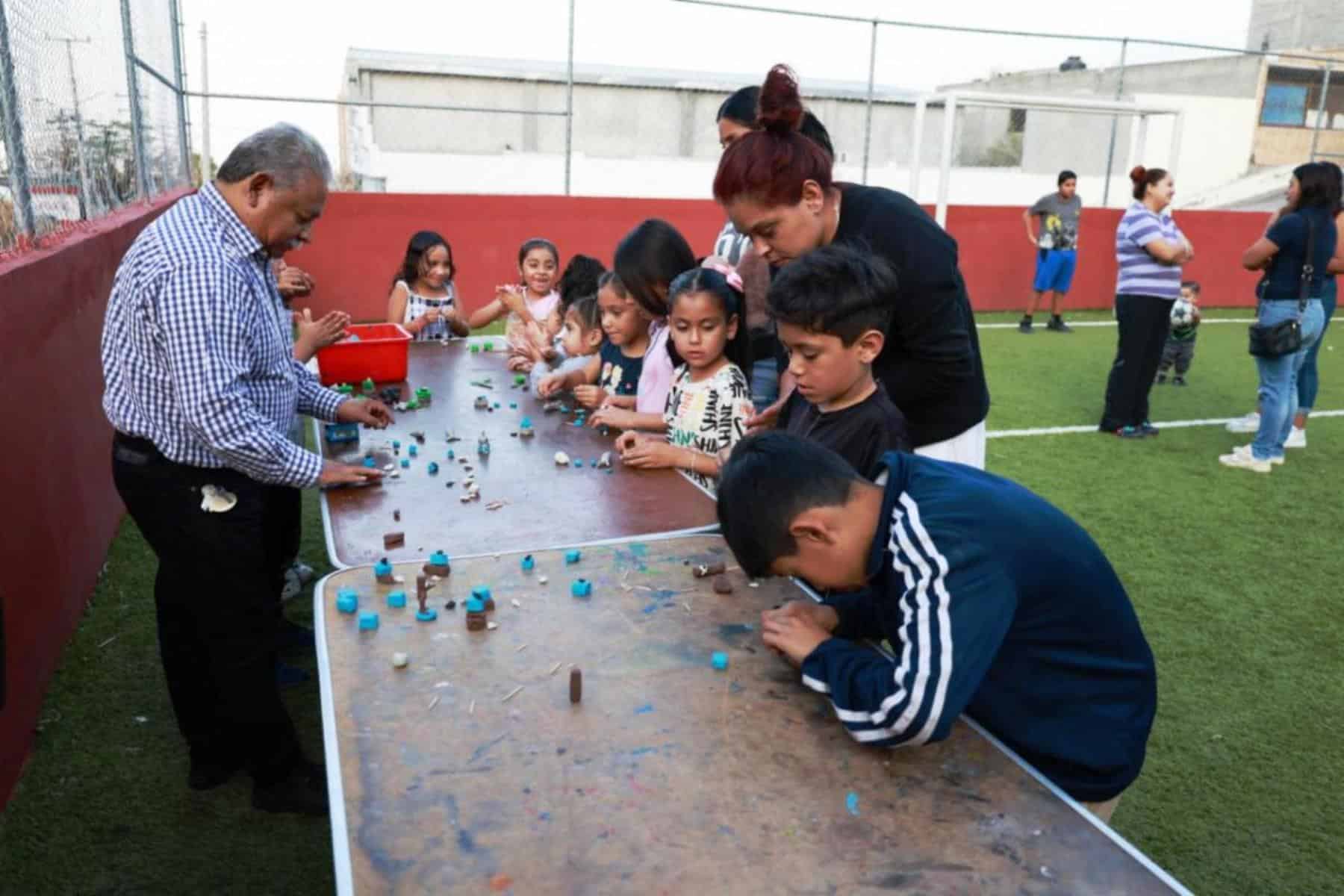 Saltillo: taller de plastilina revitaliza espacios públicos para niños
