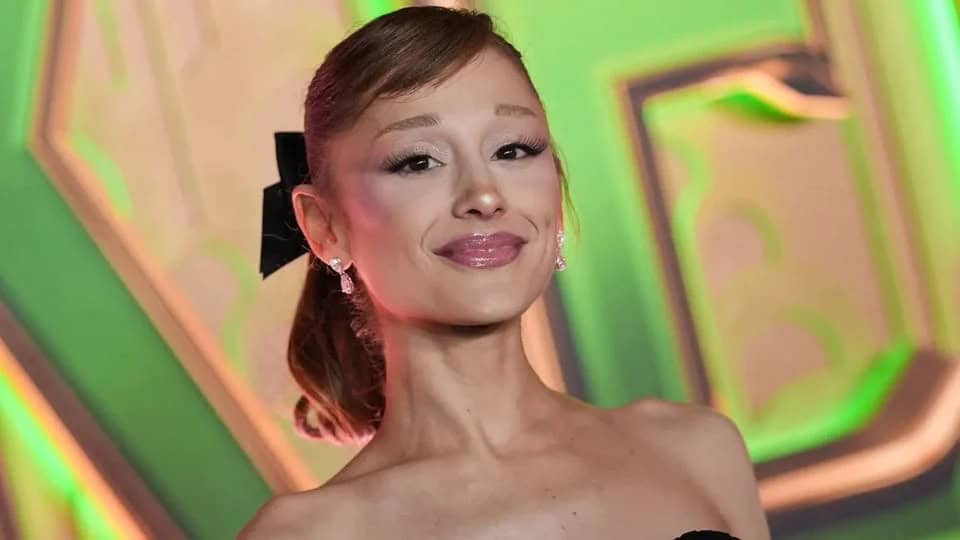 Ariana Grande se contagia de COVID-19 y suspende actividades en promoción de Wicked