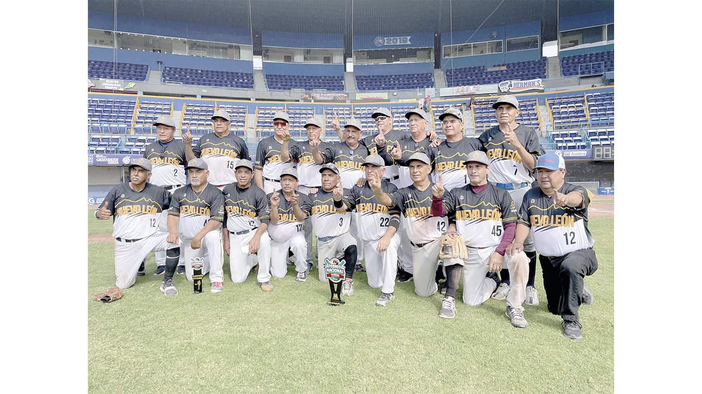 Victoria de Nuevo León en el campeonato nacional de béisbol 60 años en Eagle Pass