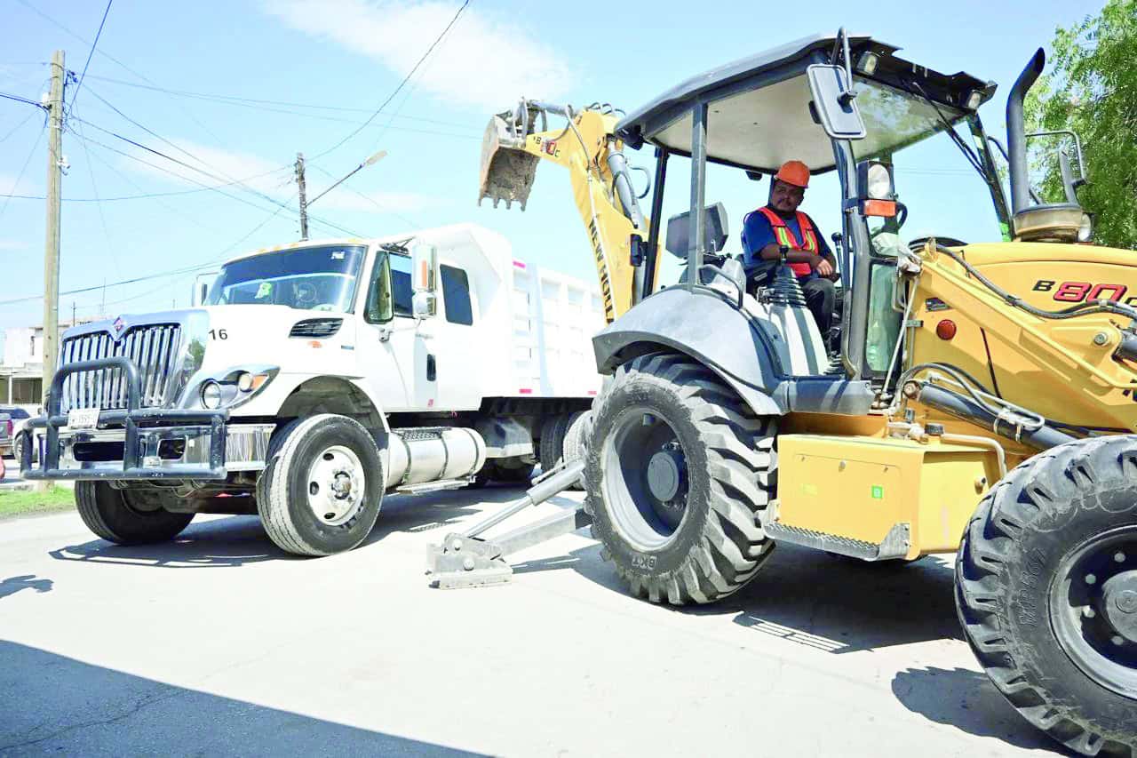 Simas Frontera inicia obra de drenaje por caverna en colonia Soledad
