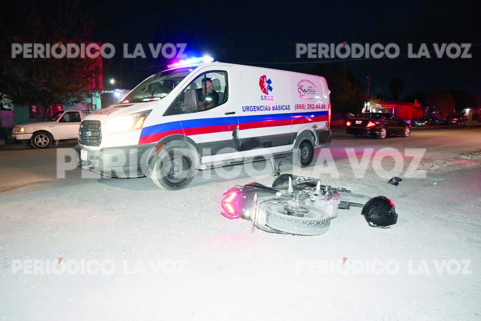 Dos jóvenes motociclistas resultan heridos tras choque en Frontera