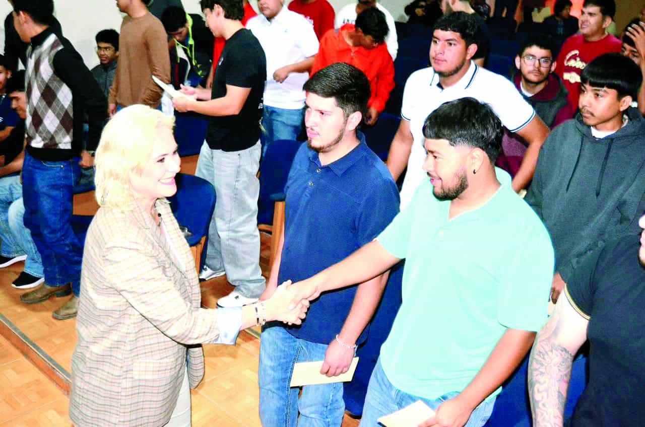 Encabeza Laura Jim&eacute;nez el sorteo c&iacute;vico-militar