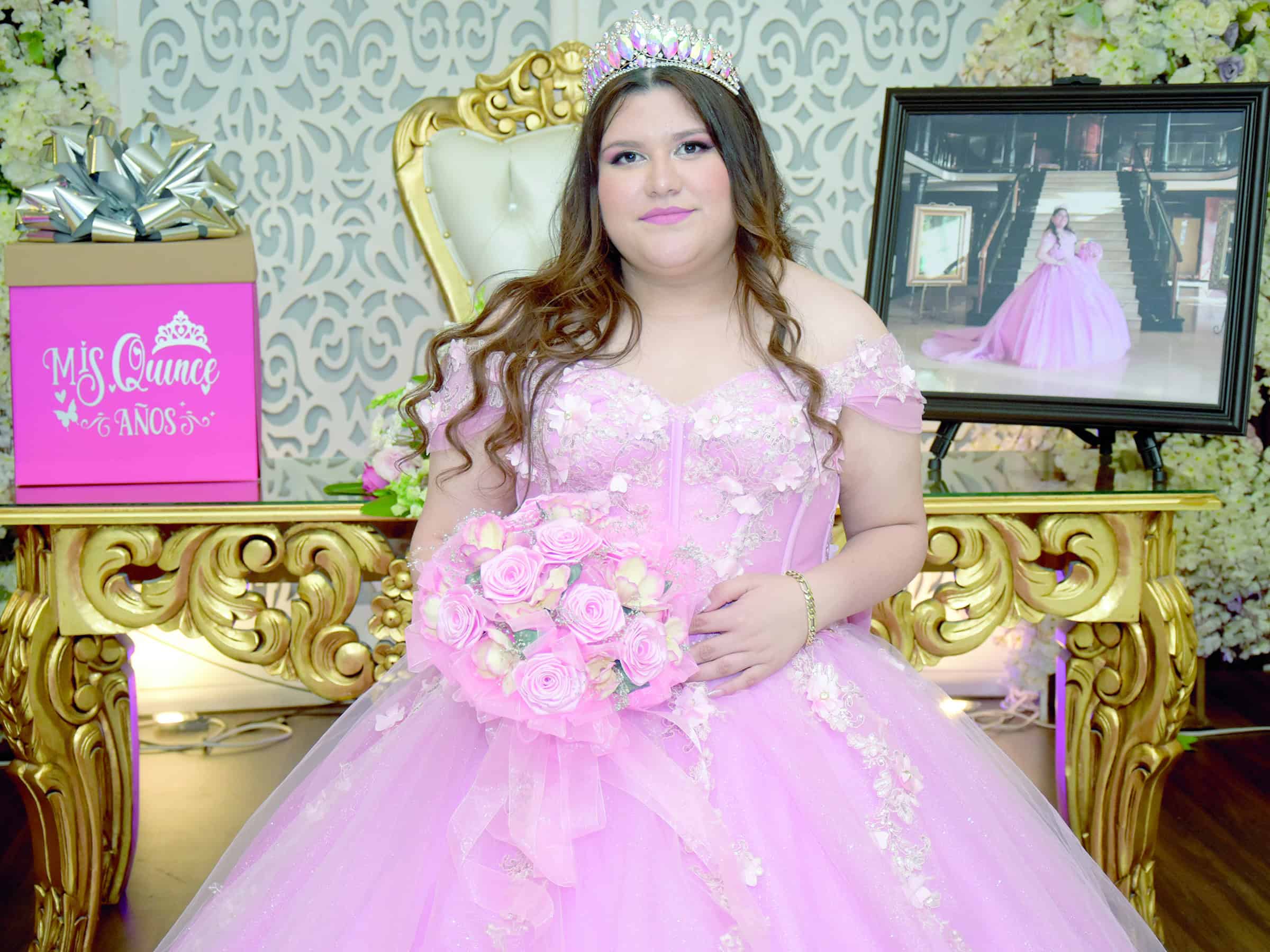 Carol Constanza Torres celebra sus quince años rodeada de seres queridos