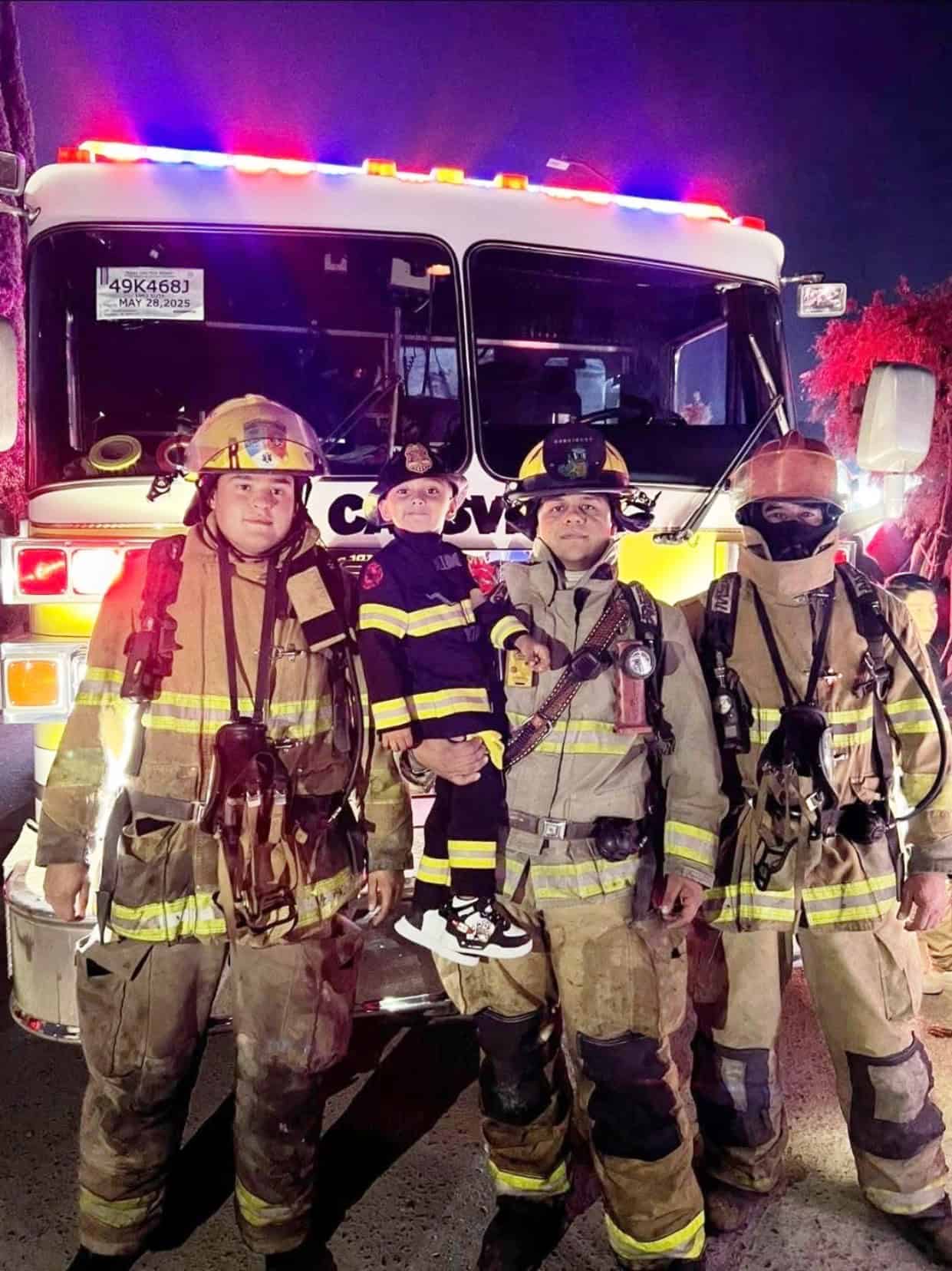 Bomberos de Ramos Arizpe celebran el cumpleaños de Yadier Antonio