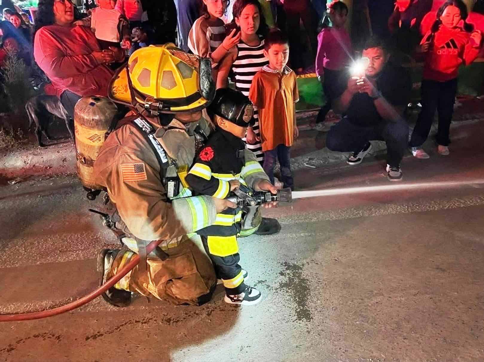 Bomberos de Ramos Arizpe celebran el cumpleaños de Yadier Antonio