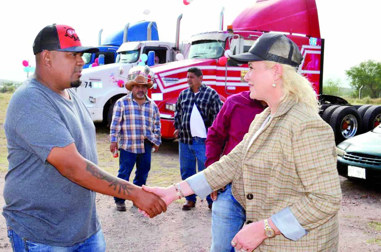 Múzquiz celebra el 6º aniversario de traileros con gran desfile