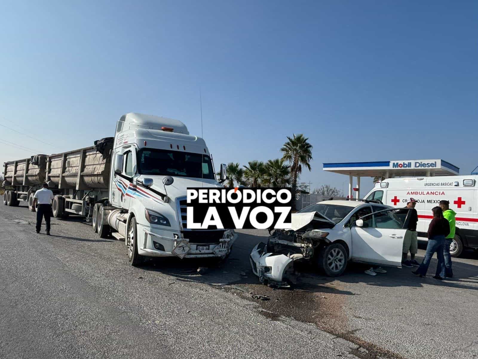 Trailero circula en sentido contrario y provoca brutal choque frontal en el Libramiento 