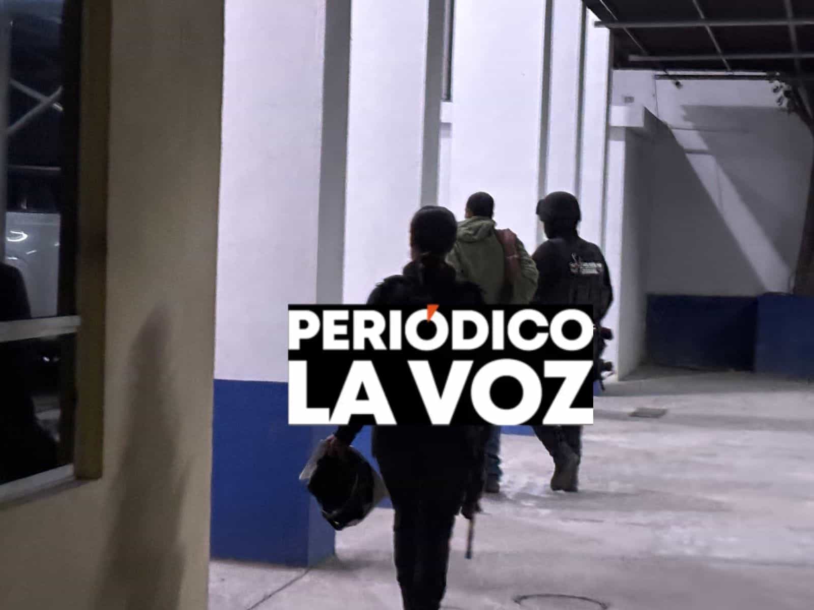 Atora la PAR a puchador Traía grapas con cristal.