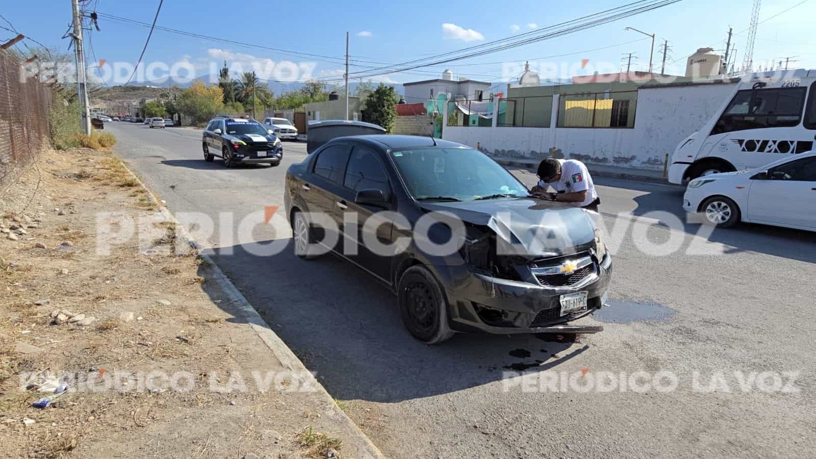Accidente vial en Monclova: mujer lesionada tras choque con taxi